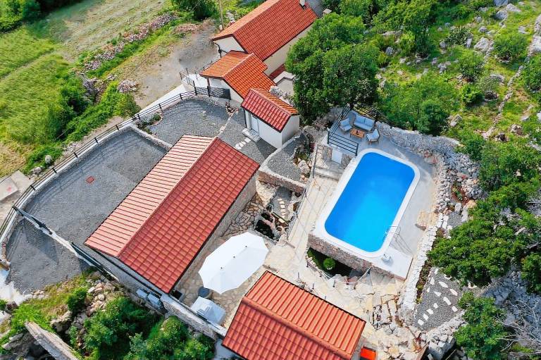 Villa with patio, garden & private pool — photo 5