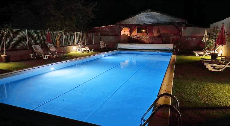 Vacation home with terrace, pool & barbeque — photo 3
