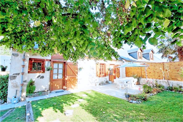 Lovely gite with grill, garden & terrace | Pets are welcome — photo 3