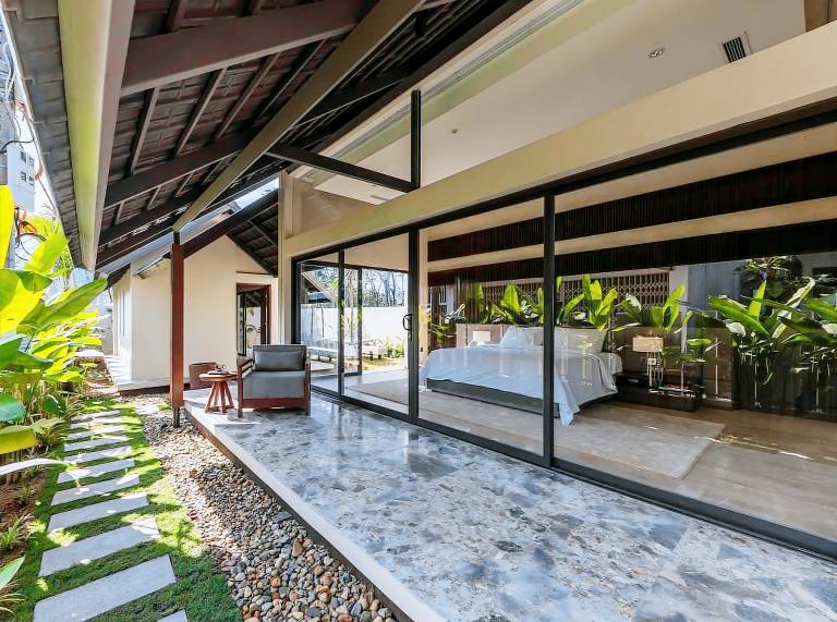 Villa with hot tub, garden & BBQ — photo 4