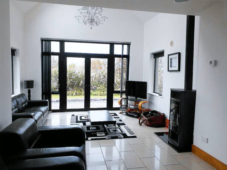 Cottage Claddaghduff