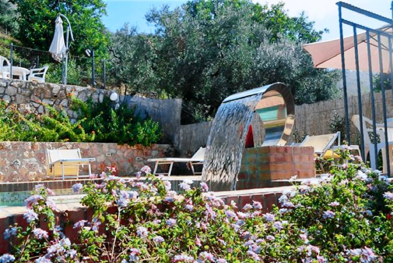 Charming Villa with Private Pool and Breathtaking Views, up to 12 people — photo 2