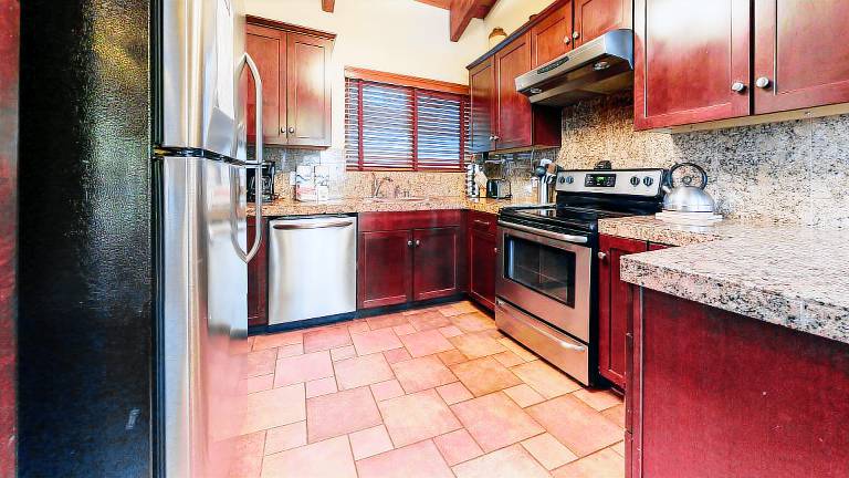 Fully equipped spacious condo with barbecue, sauna & heated pool | Close to the ski | Pet-friendly — photo 2