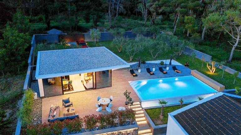 Villa with terrace, grill & garden in Zadar