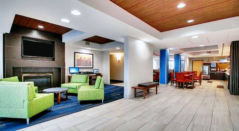 Holiday Inn Express Hotel & Suites Cedar Rapids I-380 at 33rd Avenue By IHG — photo 3