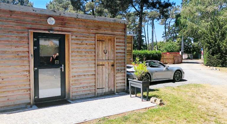 Cabane du Circuit in Arnage