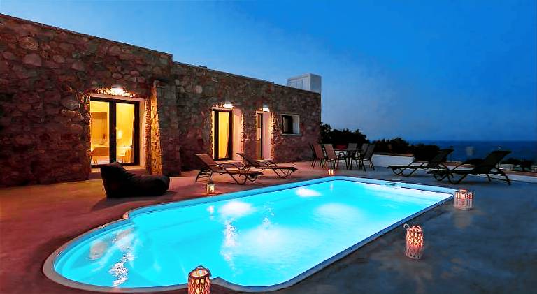 Villa with grill, private pool & yard in Santorini