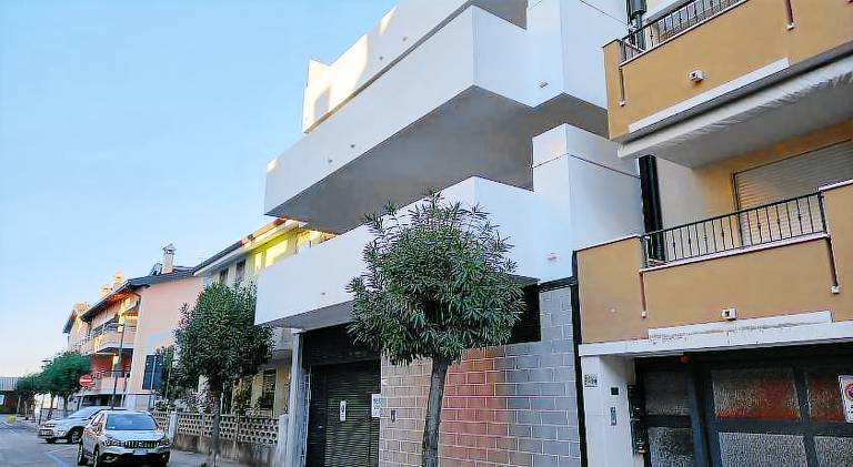 Rental apartment with terrace in Grado