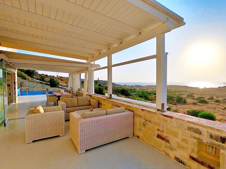 Villa with pool — photo 3