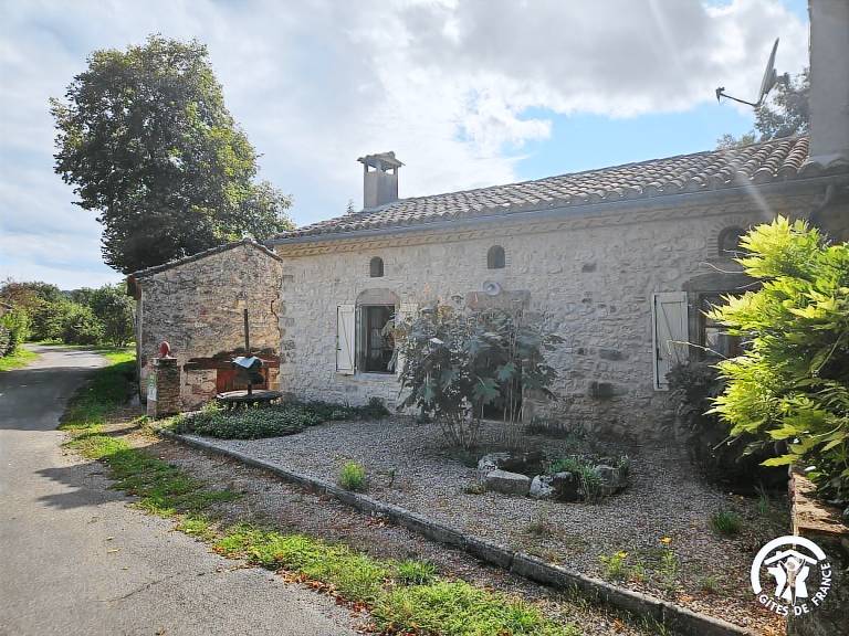 Fully equipped gite with yard, barbeque & terrace | Pets allowed — photo 4
