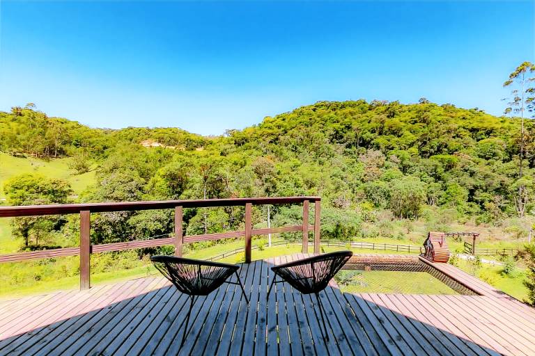 Chalé Alcântara: Jacuzzi, Lareira e Deck com Vista — photo 2
