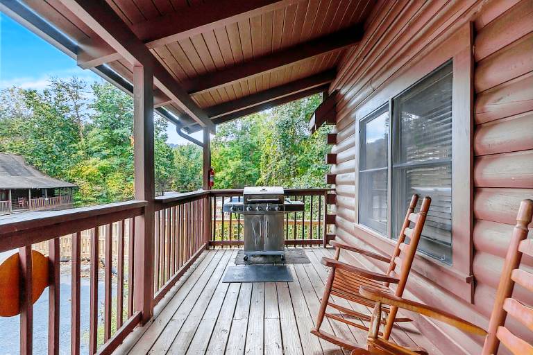 Cabin with barbeque, hot tub & pool | Mountain view — photo 5