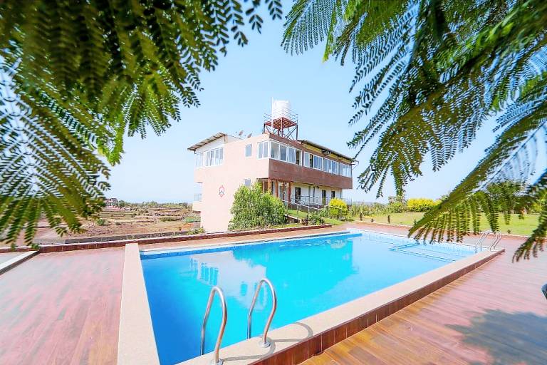 Silver Spring Resort in Jaoli