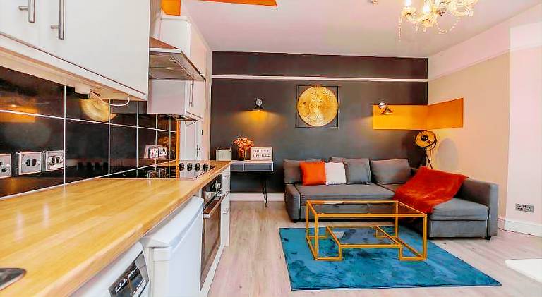 2 Bedroom Morden Flat Next To Brighton Beach & Shopping Center — photo 3
