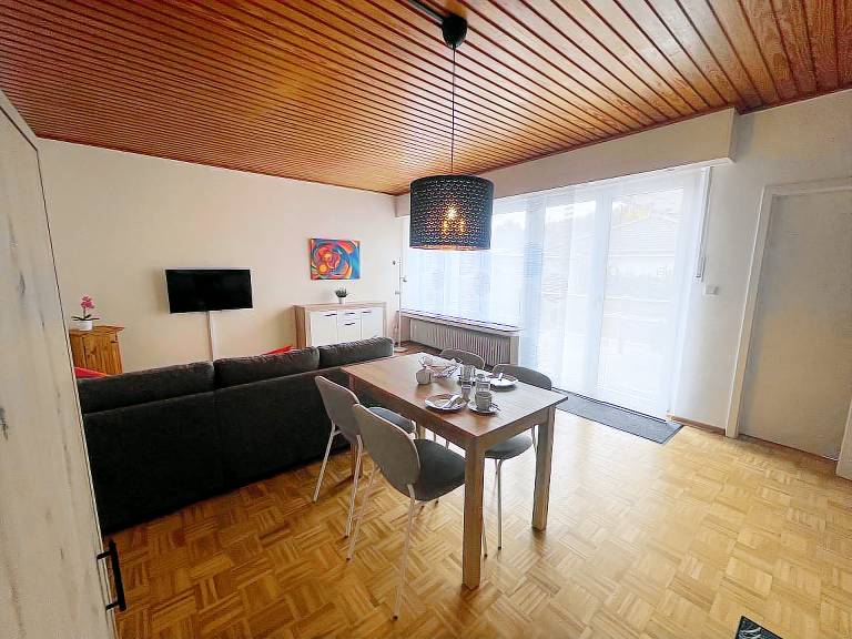 Apartment with patio | Garden view — photo 3