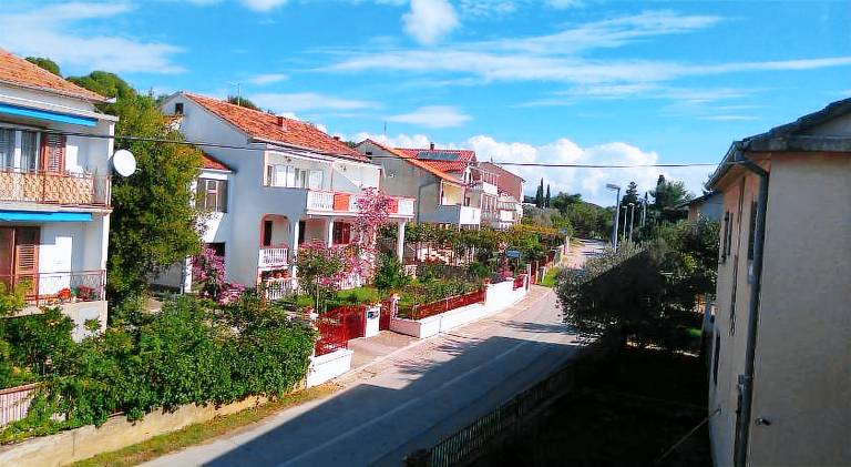 Beautiful holiday apartment with grill | Beach nearby | Pet-friendly in Biograd na Moru