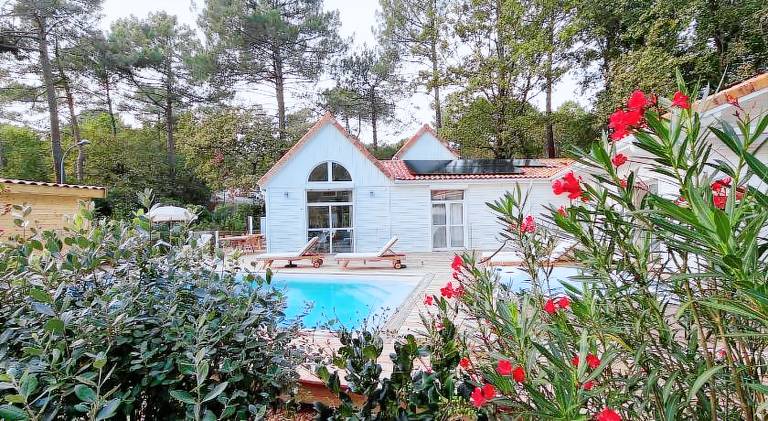Ample chalet with hot tub, sauna & terrace | Pet-friendly — photo 4