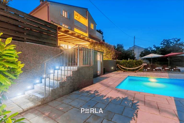 Fully equipped holiday apartment with grill, yard & private pool | Pet-friendly — photo 2