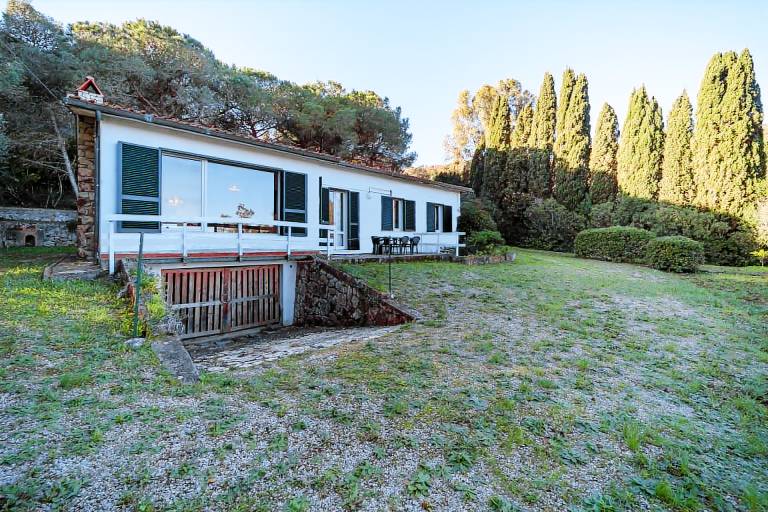 Villa with terrace & yard — photo 5