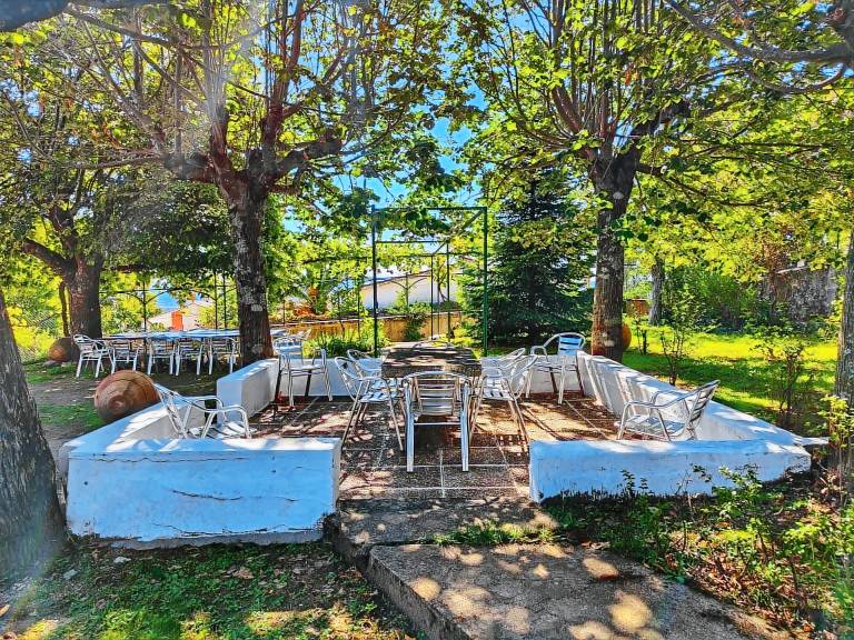 House with patio, grill & garden | Mountain view — photo 3