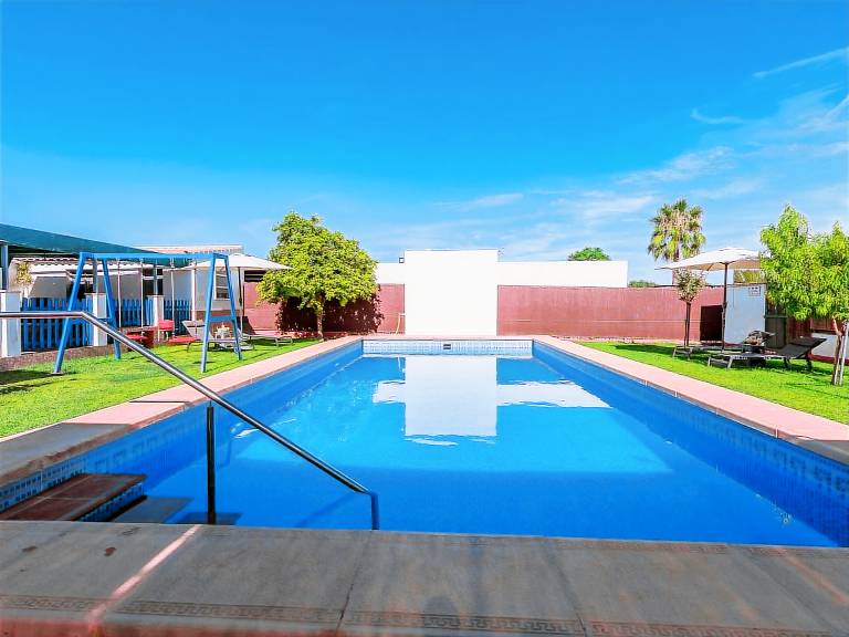 Fully equipped lovely vacation home with barbeque, patio & yard | Nature view | Suitable for remote work | Pet-friendly — photo 3