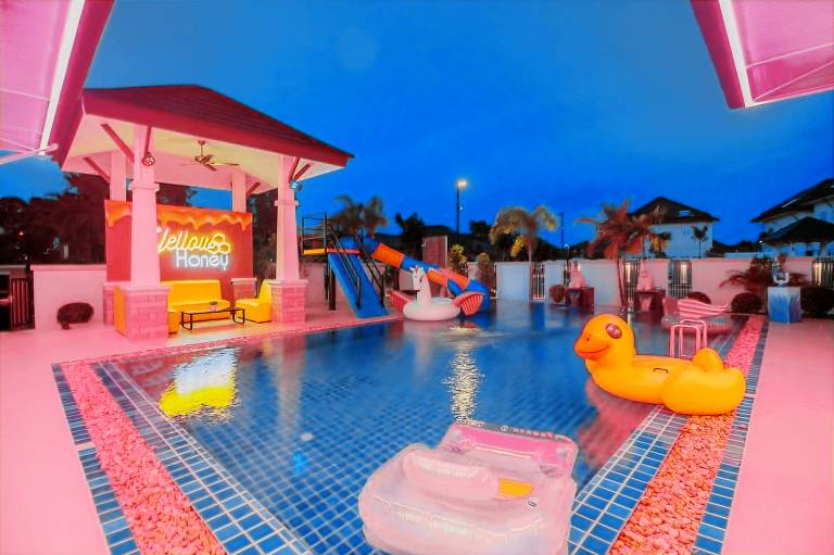 Villa with pool & barbecue | Perfect for remote work in Sattahip