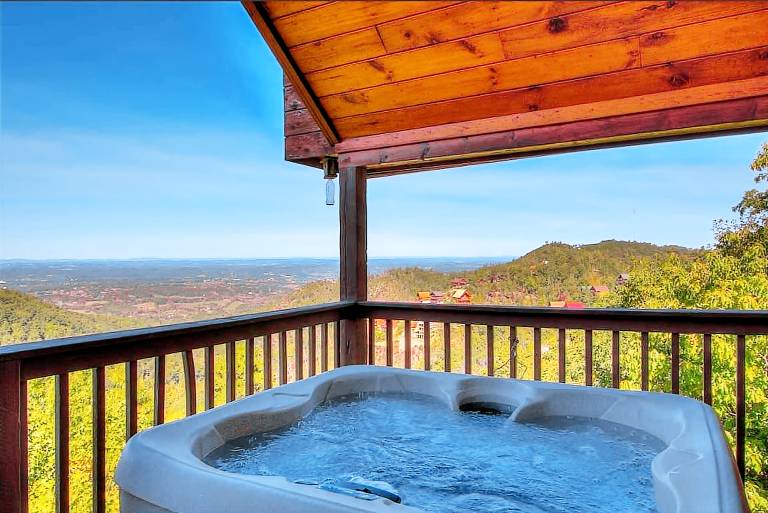 Smoky Mountain Cabin with Views Hot Tub and Loft in Sevierville, TN