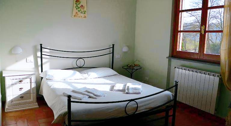 Farm with terrace & yard | Pets allowed in Carrara