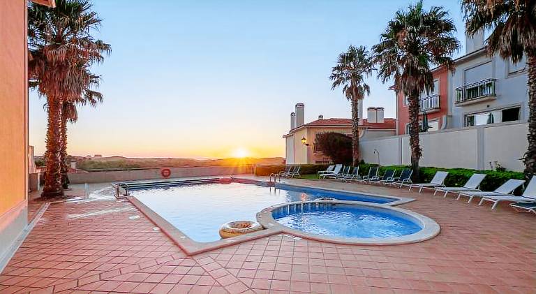 Fully equipped charming house with garden, pool & patio | Perfect for remote work | Pets are welcome in Leiria