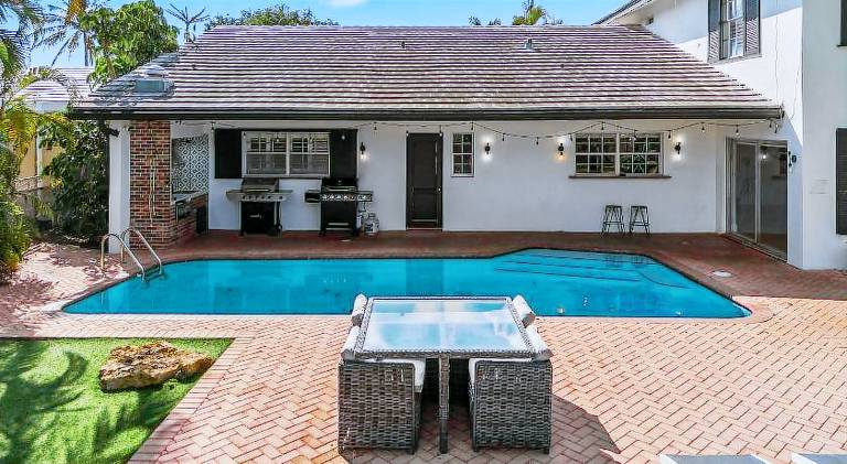 House with jacuzzi & pool | Pet-friendly in Lauderdale-by-the-Sea, FL