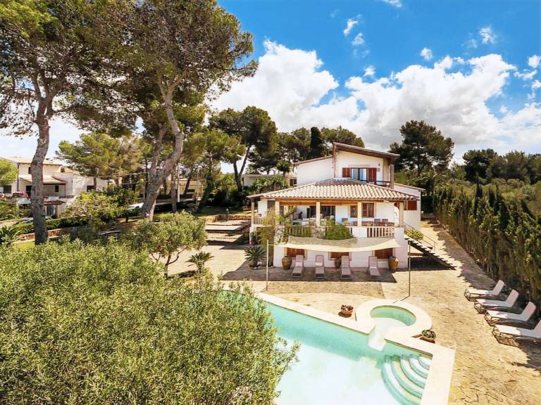 Charmante Familienvilla am Meer von Son Veri