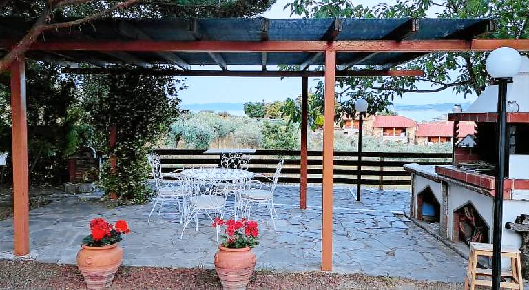 Vacation home with patio & yard | Pet-friendly — photo 5