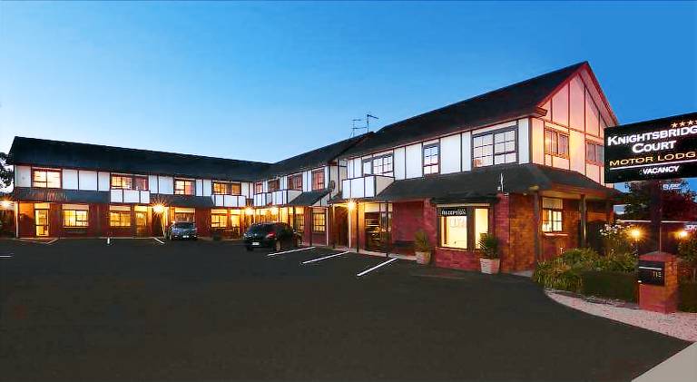 Knightsbridge Court Motor Lodge — photo 4