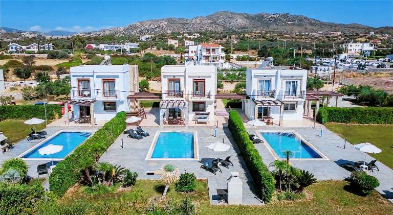 Villa with grill, patio & private pool — photo 3