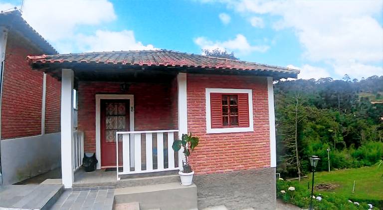 Beautiful lodge with pool, yard & terrace | Perfect for remote work | Pet-friendly in Cunha