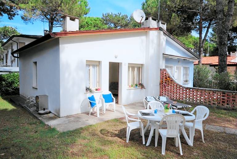 Villa with yard | Garden view in Udine