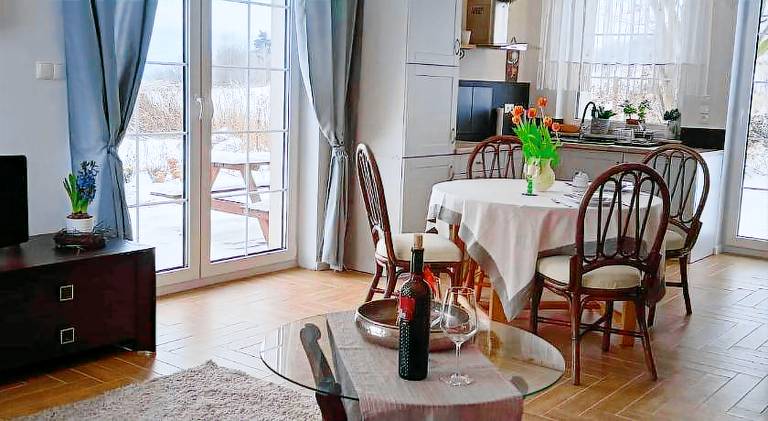 Holiday apartment with BBQ, garden & patio — photo 3