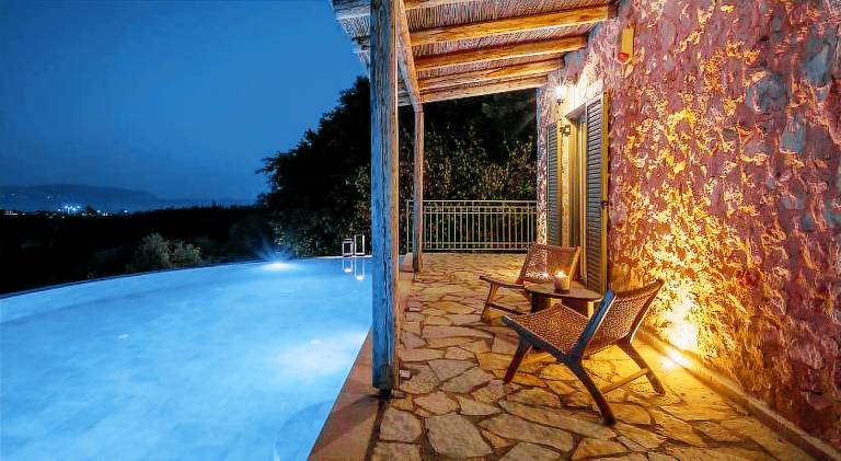 Fully equipped villa with patio, private pool & yard | Pet-friendly — photo 4