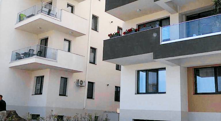 Apartment with pool — photo 3