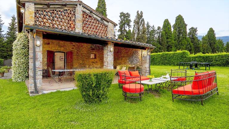 Villa with BBQ, yard & private pool | Garden view — photo 3