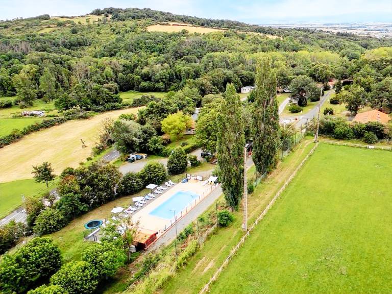 Child-friendly beautiful chalet with heated pool & patio | Pets allowed — photo 2