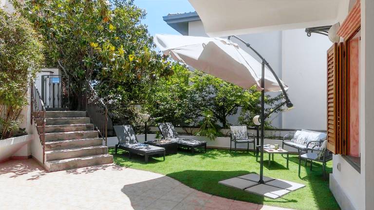 Rental apartment with BBQ, garden & patio | Next to the beach | Pet-friendly in Dorgali