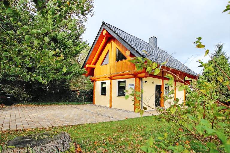 Vacation home with barbeque, yard & terrace — photo 2