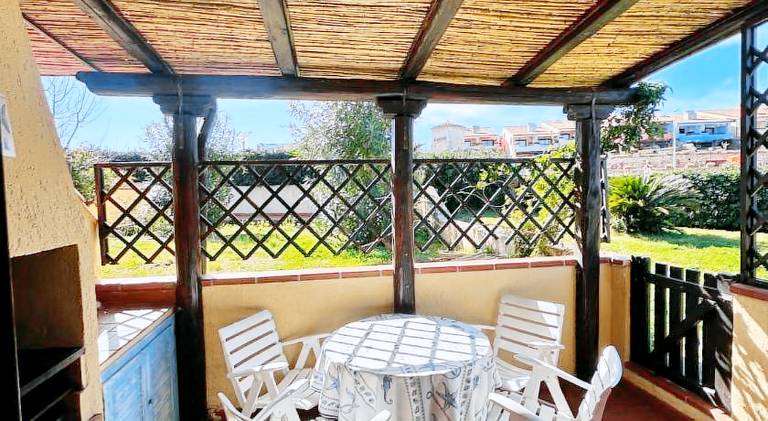 House with grill & patio — photo 5