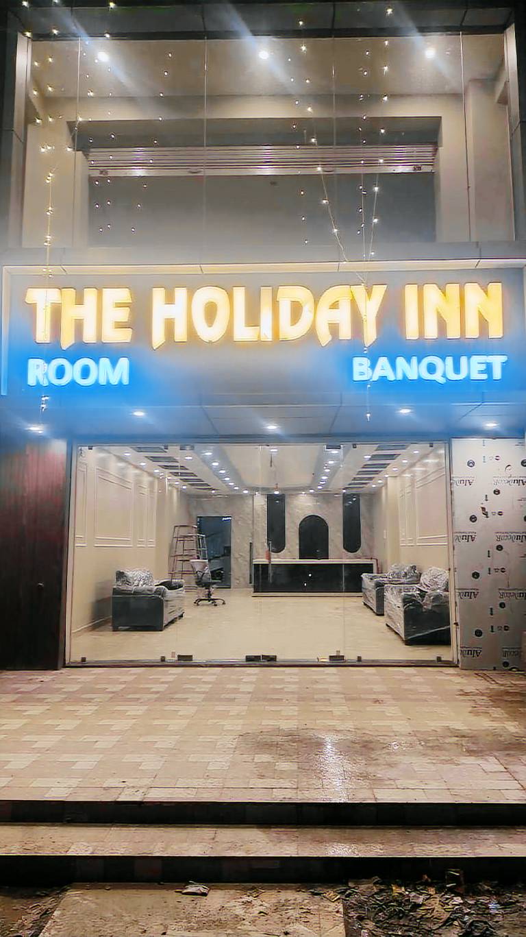 THE HOLIDAY INN — photo 3