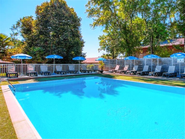 Family-oriented wonderful chalet with heated pool & patio | Pet-friendly — photo 2