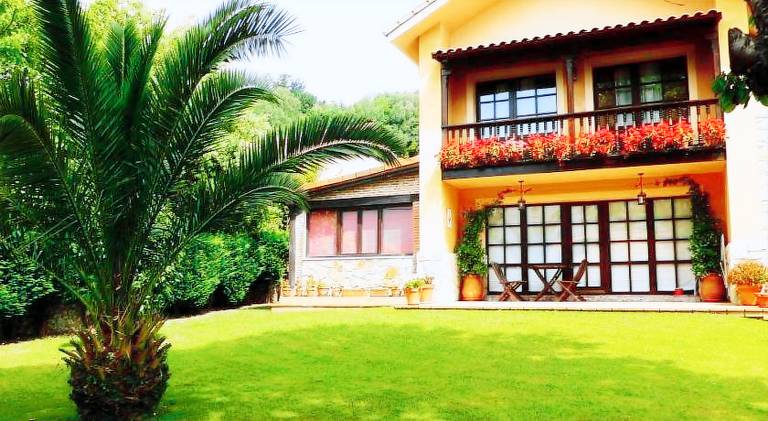 House with yard, grill & terrace in Llanes