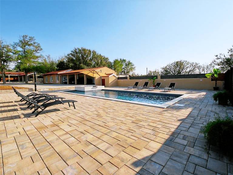 Wunderschöne Villa mit privatem Fitnessstudio und Pool - TA Leut — photo 4