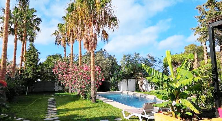 Rental apartment with terrace, garden & pool in Chiclana de la Frontera
