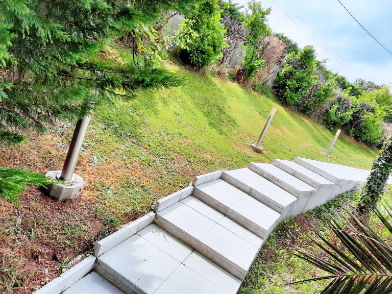 Vacation home with garden, private pool & barbeque | Garden view — photo 4
